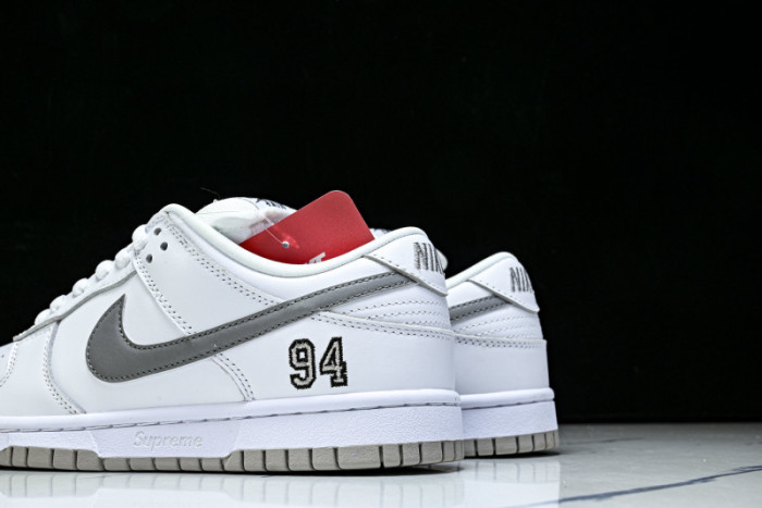 nike sb dunk low Svp*me 94 white metallic silver  hq8487-100