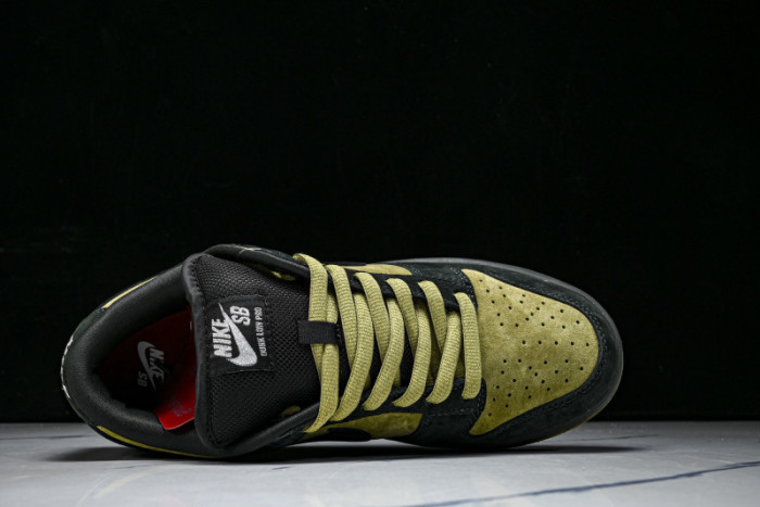 nike sb dunk low  Svp*me 94 camper green  hq8487-300