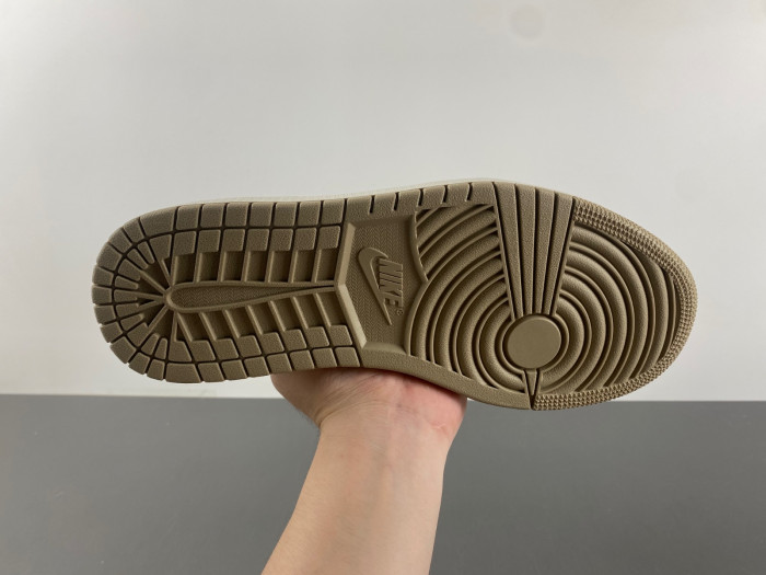 Travis Scott x Air Jordan 1 Low DZ137-701