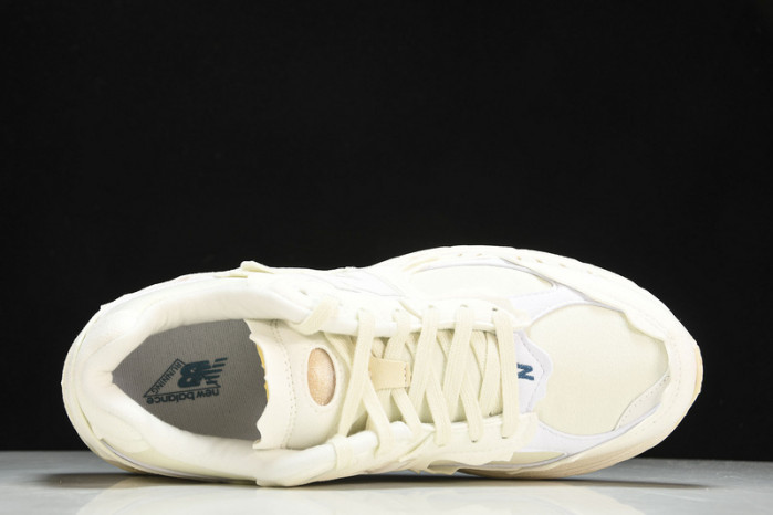 New Balance ‘Refined Future ’ M2002RDC