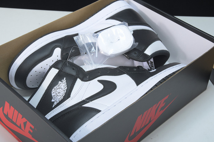 Air Jordan 1 Retro Black White (2014) 555088-010