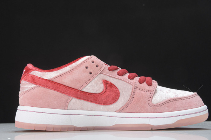 Nike SB Dunk Low StrangeLove Skateboards  CT2552-800