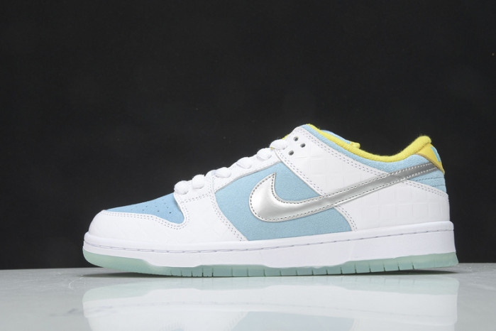 How the FTC x Nike SB Dunk Low DH7687-400