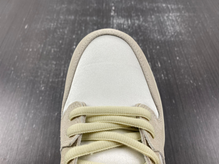 Nike SB Dunk Low 2024 WHITE/GREY/SILVER FZ5654-100