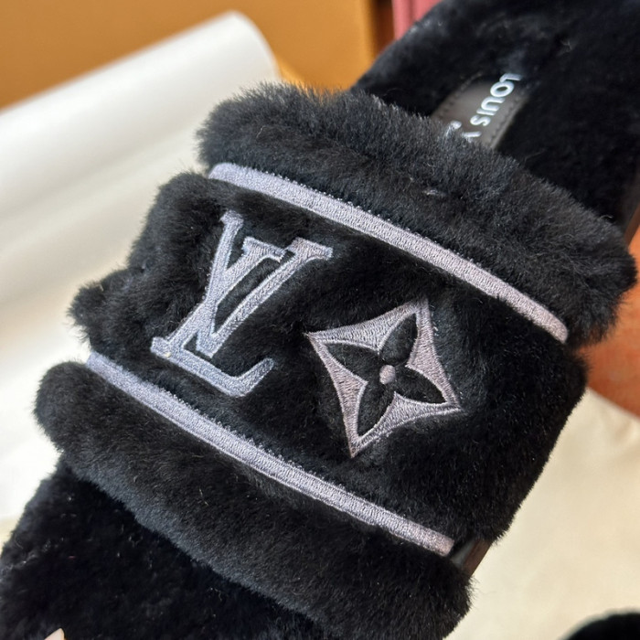 LV SLIPPERS
