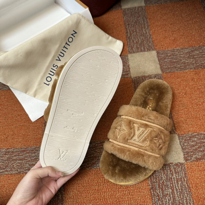 LV SLIPPERS