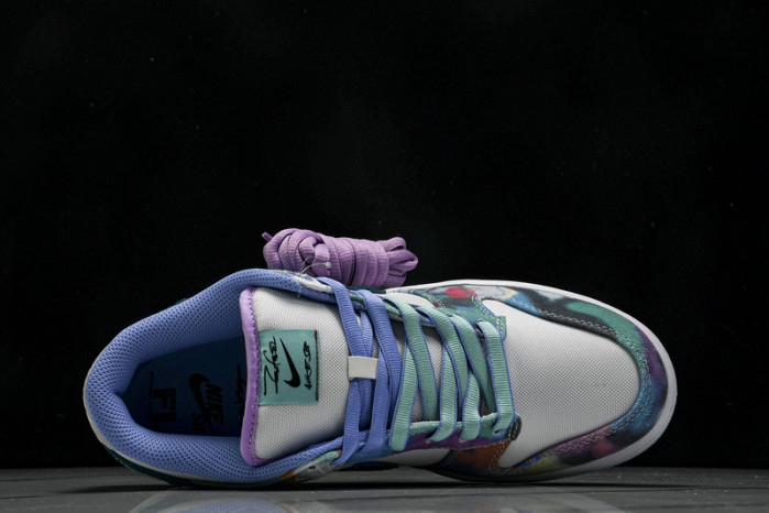 Nike Dunk Low x Futura Laboratories HF6061-400