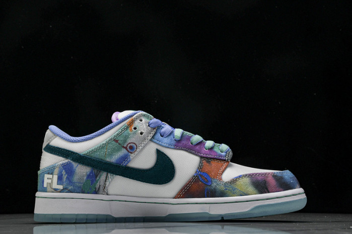 Nike Dunk Low x Futura Laboratories HF6061-400