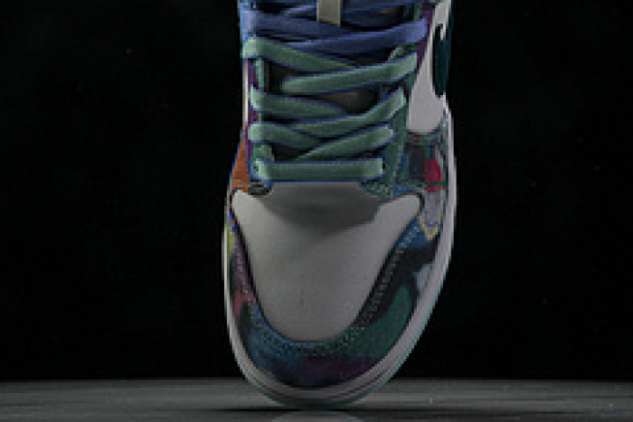 Nike Dunk Low x Futura Laboratories HF6061-400