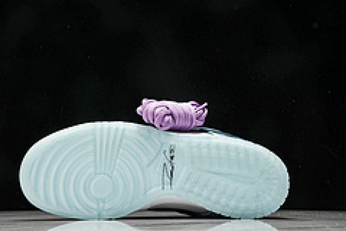 Nike Dunk Low x Futura Laboratories HF6061-400