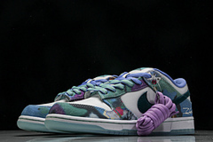 Nike Dunk Low x Futura Laboratories HF6061-400
