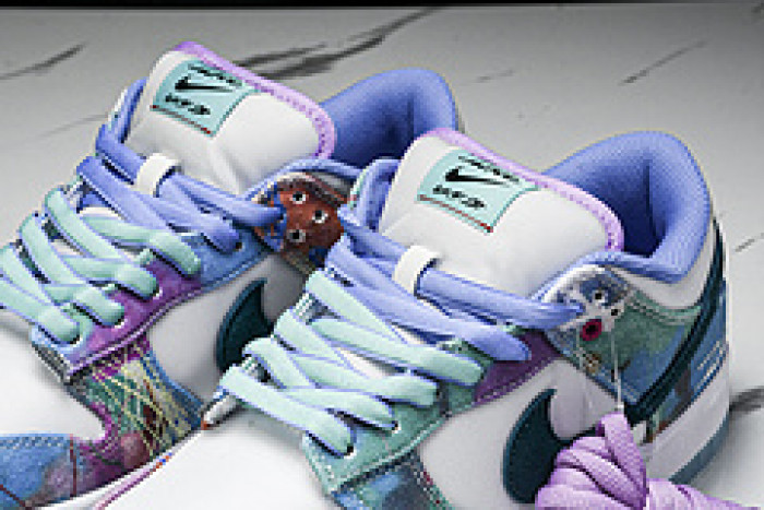Nike Dunk Low x Futura Laboratories HF6061-400