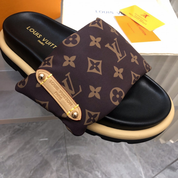 LV SLIPPERS