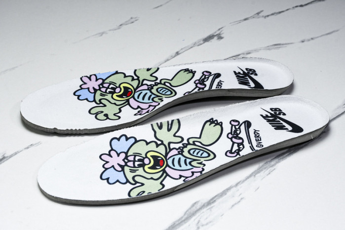 Verdy x Nike SB Dunk Low “Visty”  FN6040-400