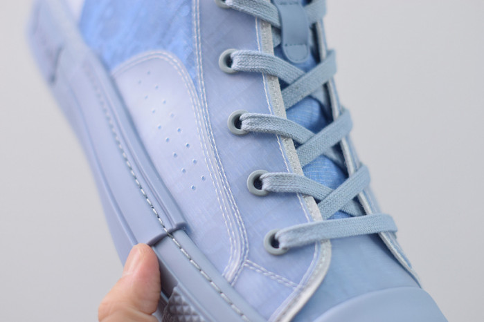 D10R B23 Oblique High Top Sneaker